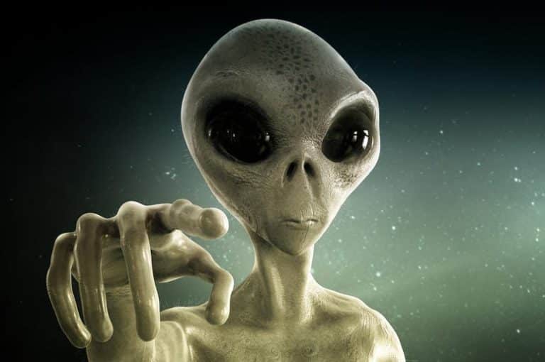 15 Best Books About Aliens that Adult Sci-Fi Fans Will Love! (Alien Invasion Novels)